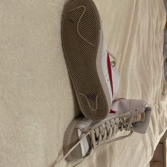 Nike Blazers Size US9 red and white in good but used condition - Picture 4 of 8